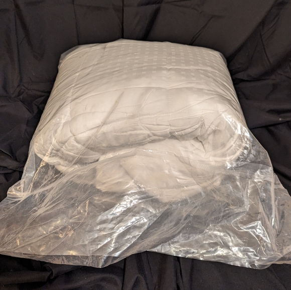 Eastland Bedding Eastland Quilted Mattress Pad Cover Poshmark